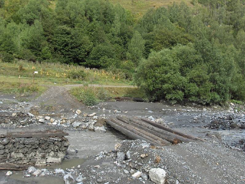 5 Un pont a ete installe pour la zone d essai de Prattier.JPG